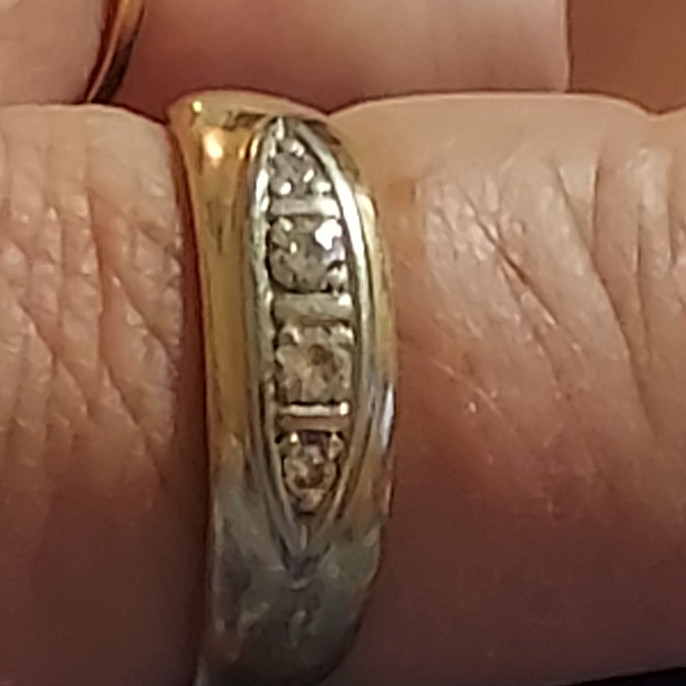 Chic 14k Solid Goldwomen's Ring With Dazzling Dia… - image 1